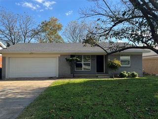 1113 S Idlewild Drive, Sherman, TX 75090