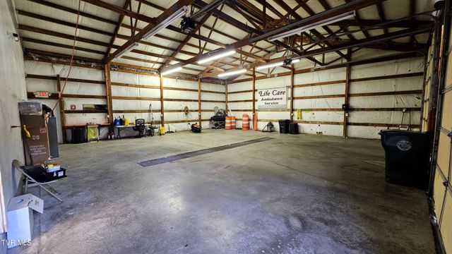 118 Northeast Grand Avenue, Coeburn, VA 24230