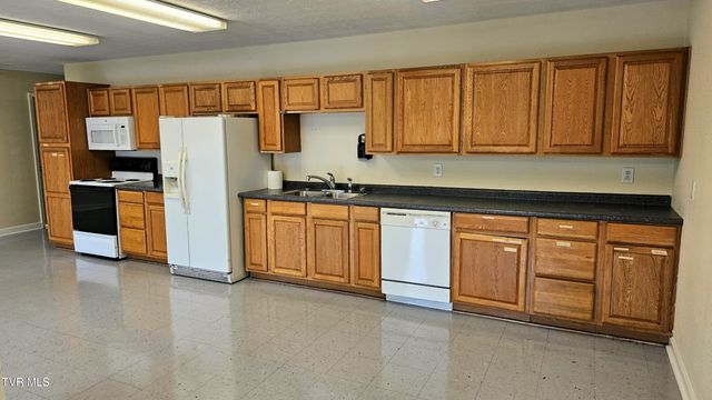 118 Northeast Grand Avenue, Coeburn, VA 24230