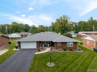 15 Hollandia Drive, Fairview Heights, IL 62208