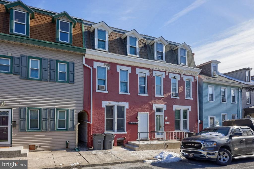 Image 1 of property listing at 512 SPRUCE ST, Lebanon, PA 17046