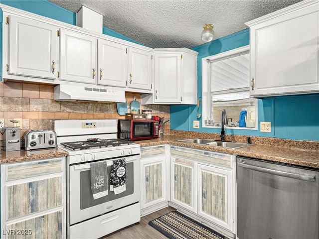 240 Navajo Drive, Henderson, NV 89015
