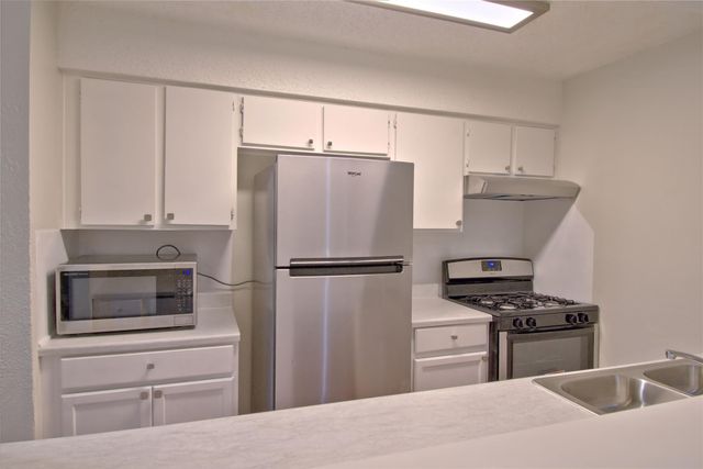 6201 Soft Wind CIR B, Austin, TX 78745