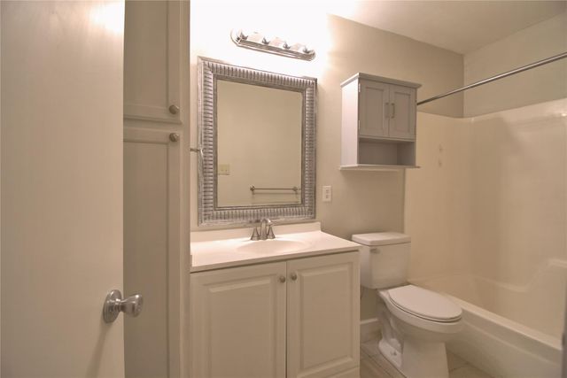 6201 Soft Wind CIR B, Austin, TX 78745
