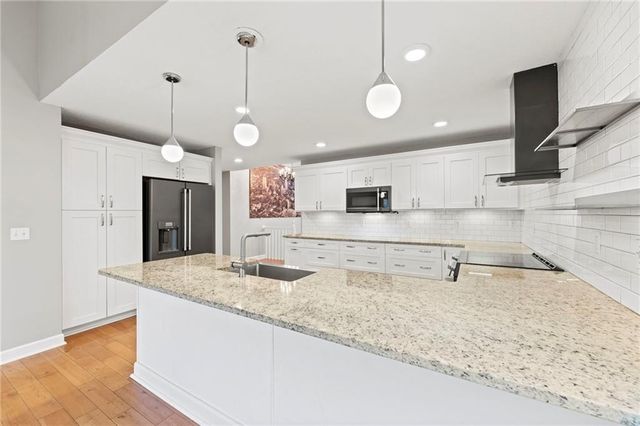 551 NW North Shore Drive, Lake Waukomis, MO 64151