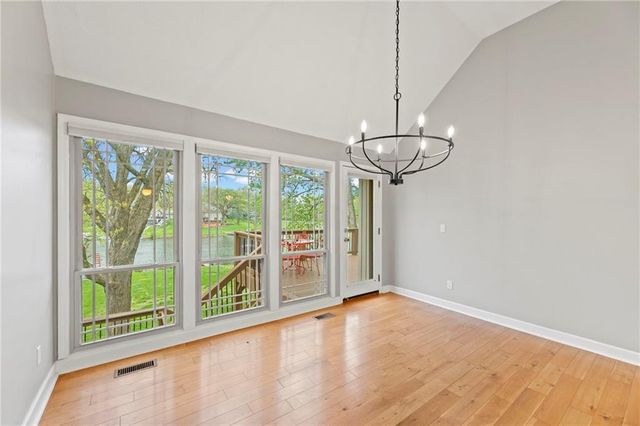 551 NW North Shore Drive, Lake Waukomis, MO 64151