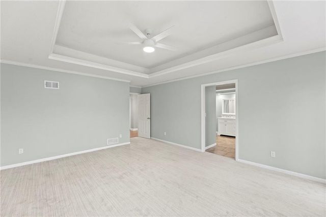 551 NW North Shore Drive, Lake Waukomis, MO 64151