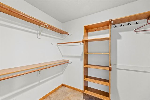 551 NW North Shore Drive, Lake Waukomis, MO 64151