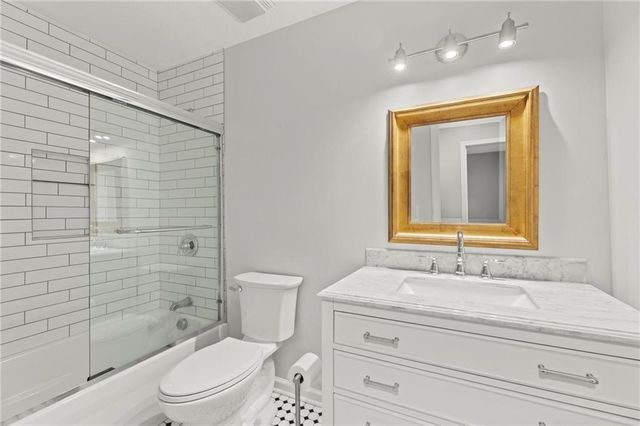 551 NW North Shore Drive, Lake Waukomis, MO 64151