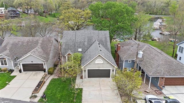 551 NW North Shore Drive, Lake Waukomis, MO 64151