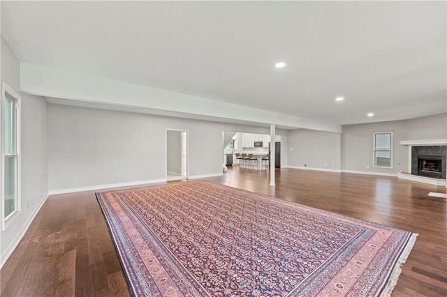 551 NW North Shore Drive, Lake Waukomis, MO 64151
