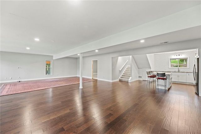 551 NW North Shore Drive, Lake Waukomis, MO 64151