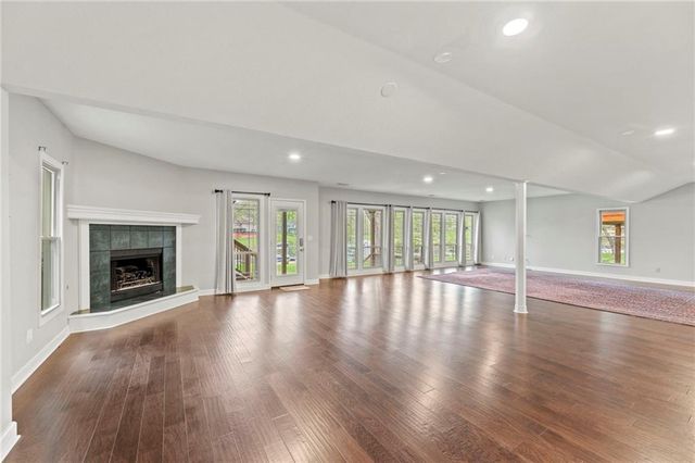 551 NW North Shore Drive, Lake Waukomis, MO 64151