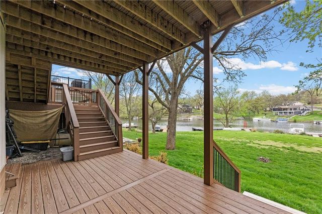 551 NW North Shore Drive, Lake Waukomis, MO 64151