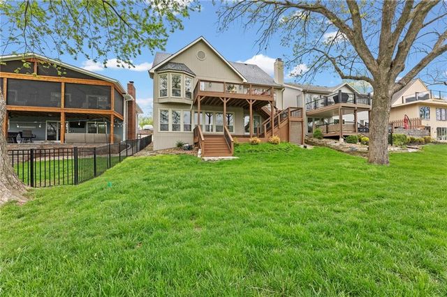 551 NW North Shore Drive, Lake Waukomis, MO 64151