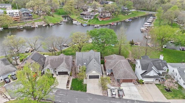 551 NW North Shore Drive, Lake Waukomis, MO 64151