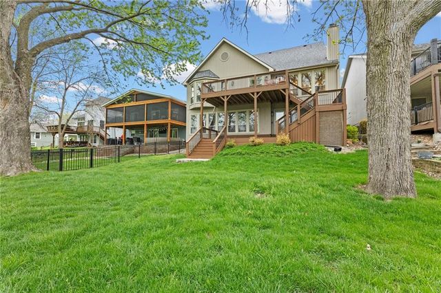 551 NW North Shore Drive, Lake Waukomis, MO 64151
