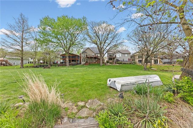 551 NW North Shore Drive, Lake Waukomis, MO 64151