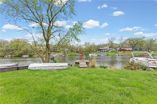 551 NW North Shore Drive, Lake Waukomis, MO 64151