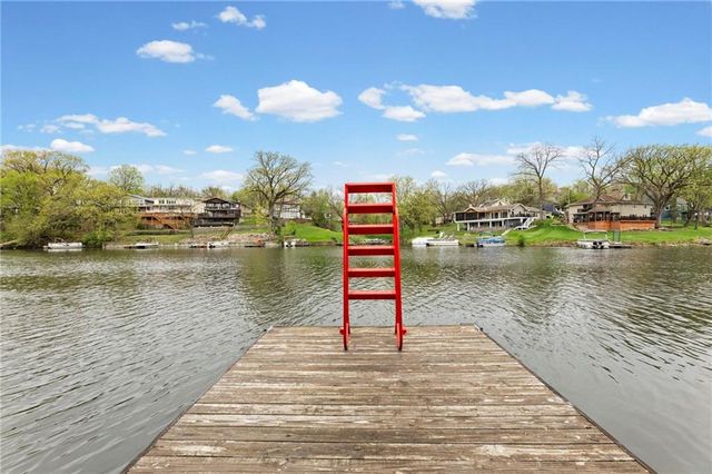 551 NW North Shore Drive, Lake Waukomis, MO 64151