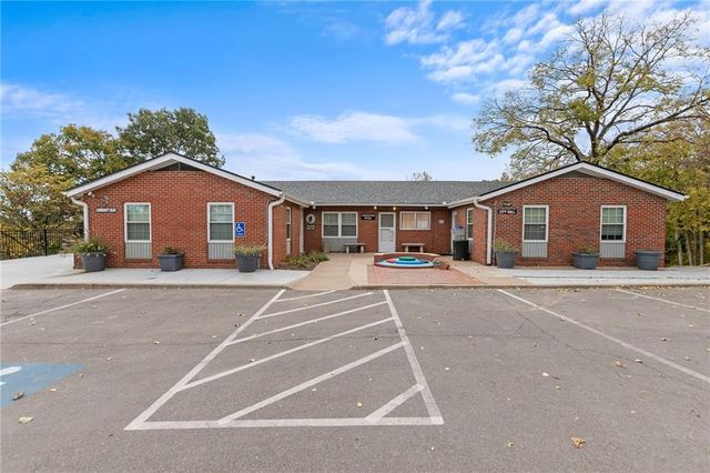 551 NW North Shore Drive, Lake Waukomis, MO 64151