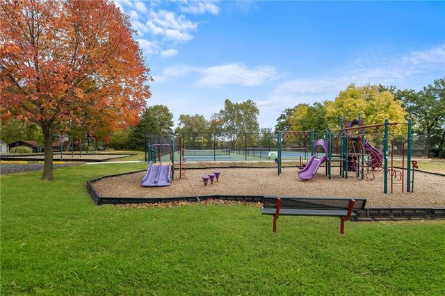 551 NW North Shore Drive, Lake Waukomis, MO 64151