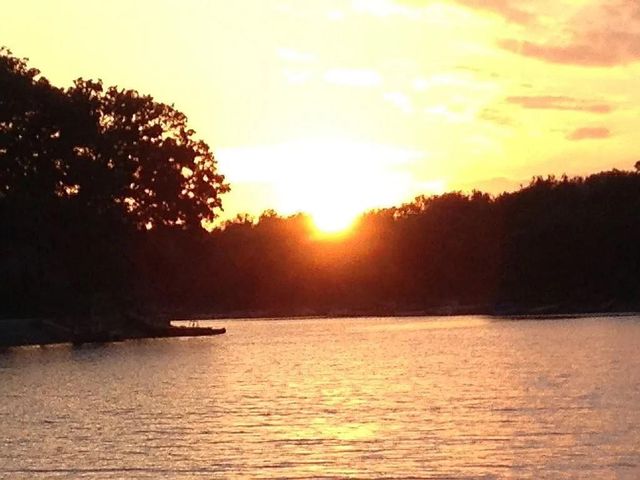 551 NW North Shore Drive, Lake Waukomis, MO 64151