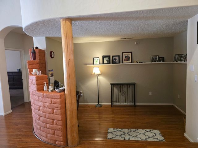 4423 Mountvale Avenue NW, Albuquerque, NM 87114