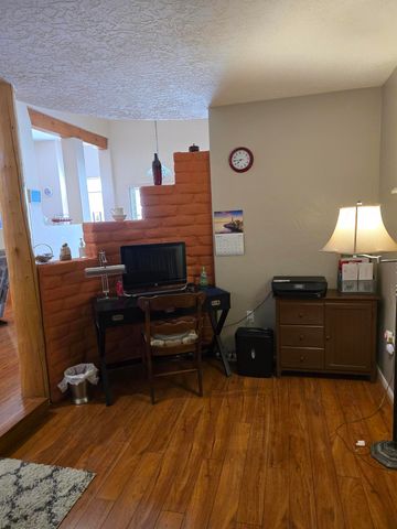 4423 Mountvale Avenue NW, Albuquerque, NM 87114