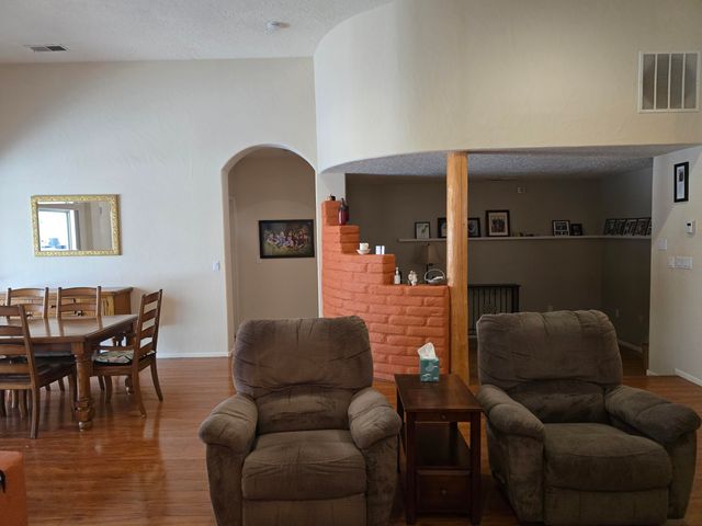 4423 Mountvale Avenue NW, Albuquerque, NM 87114