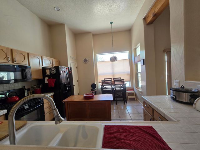4423 Mountvale Avenue NW, Albuquerque, NM 87114