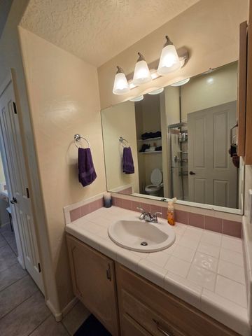4423 Mountvale Avenue NW, Albuquerque, NM 87114