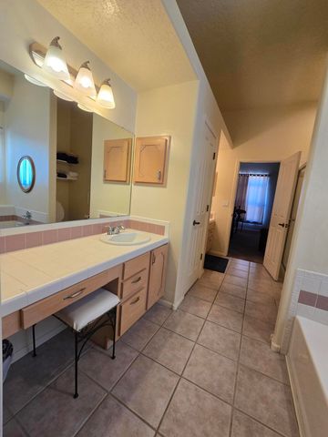 4423 Mountvale Avenue NW, Albuquerque, NM 87114