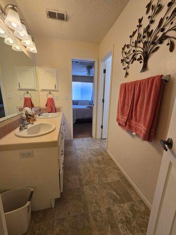 4423 Mountvale Avenue NW, Albuquerque, NM 87114