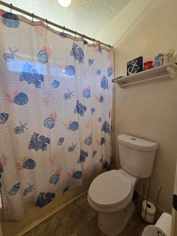 4423 Mountvale Avenue NW, Albuquerque, NM 87114