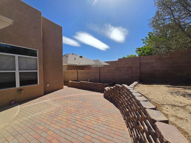 4423 Mountvale Avenue NW, Albuquerque, NM 87114