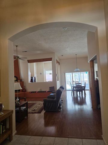 4423 Mountvale Avenue NW, Albuquerque, NM 87114