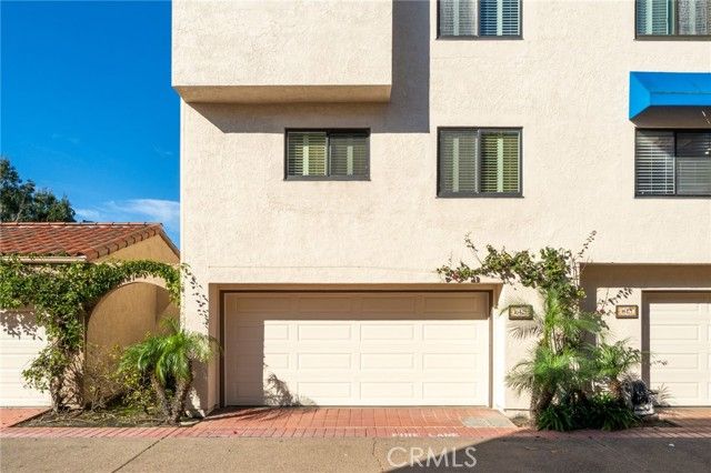 16425 Martin Lane, Huntington Beach, CA 92649