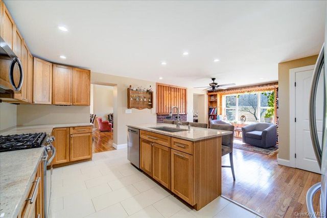 1548 State Route 32, Wallkill, NY 12589