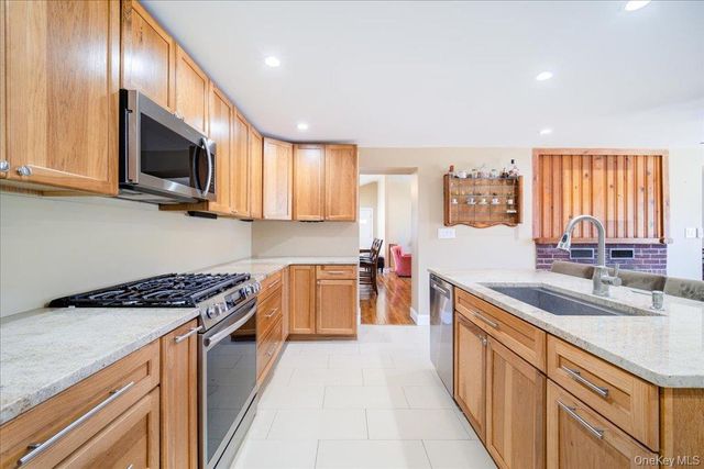 1548 State Route 32, Wallkill, NY 12589