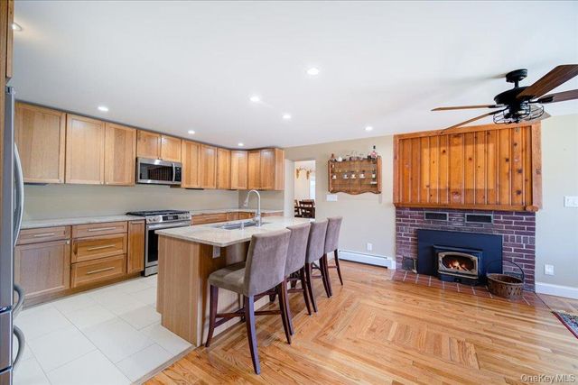 1548 State Route 32, Wallkill, NY 12589