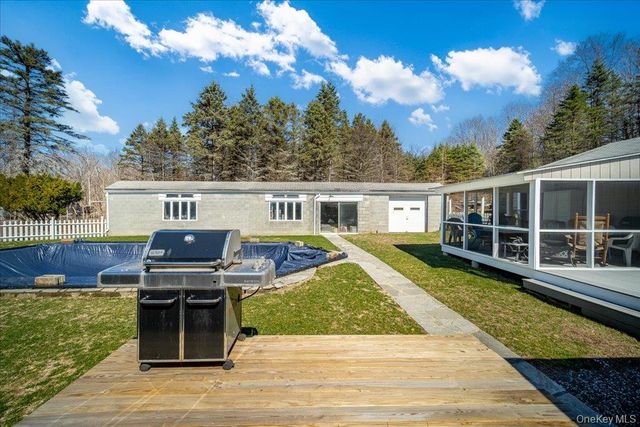 1548 State Route 32, Wallkill, NY 12589