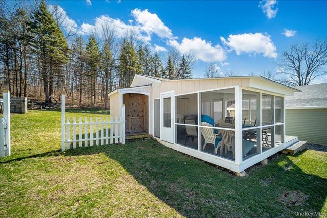 1548 State Route 32, Wallkill, NY 12589