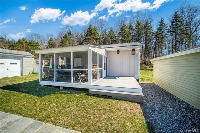 1548 State Route 32, Wallkill, NY 12589