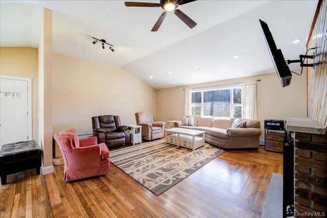 1548 State Route 32, Wallkill, NY 12589