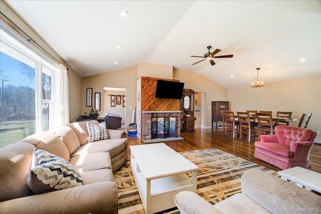 1548 State Route 32, Wallkill, NY 12589