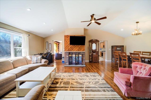 1548 State Route 32, Wallkill, NY 12589