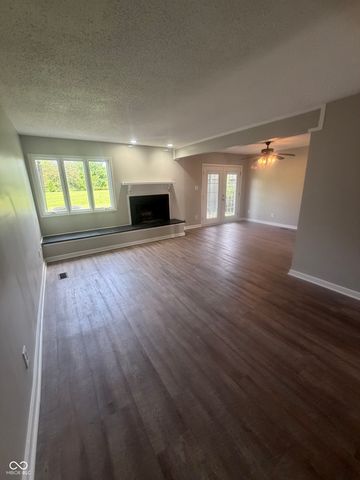 635 Cobblestone Road, Avon, IN 46123