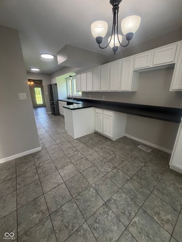 635 Cobblestone Road, Avon, IN 46123