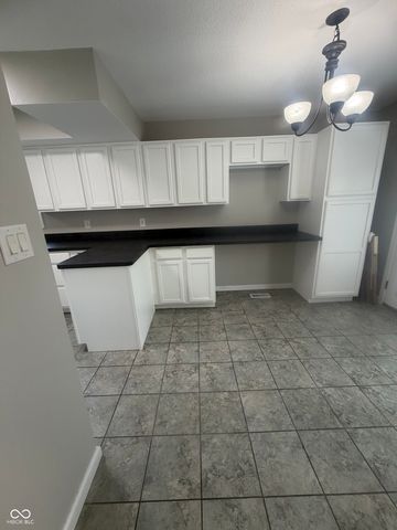 635 Cobblestone Road, Avon, IN 46123
